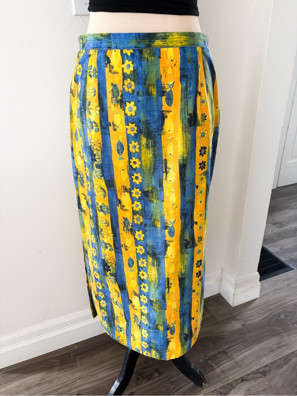 Vintage AGMIR Fish & Floral Print Maxi Skirt, Size L (32” W) – Made in Europe - Picture 8 of 12